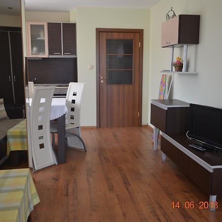 Guesthouse Opal Равда Екстер'єр фото