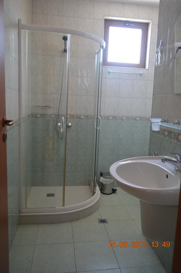 Guesthouse Opal Равда Екстер'єр фото