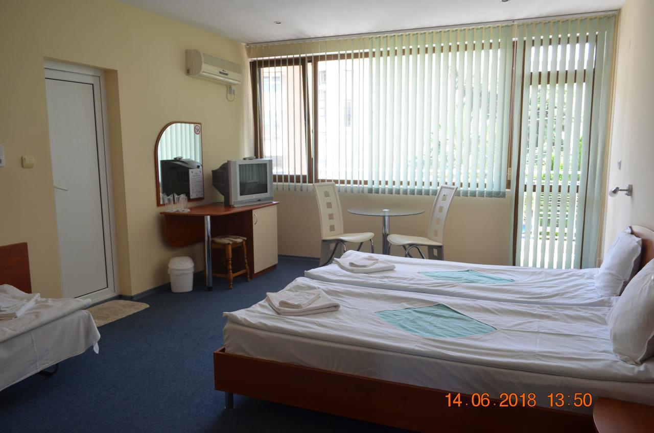 Guesthouse Opal Равда Екстер'єр фото