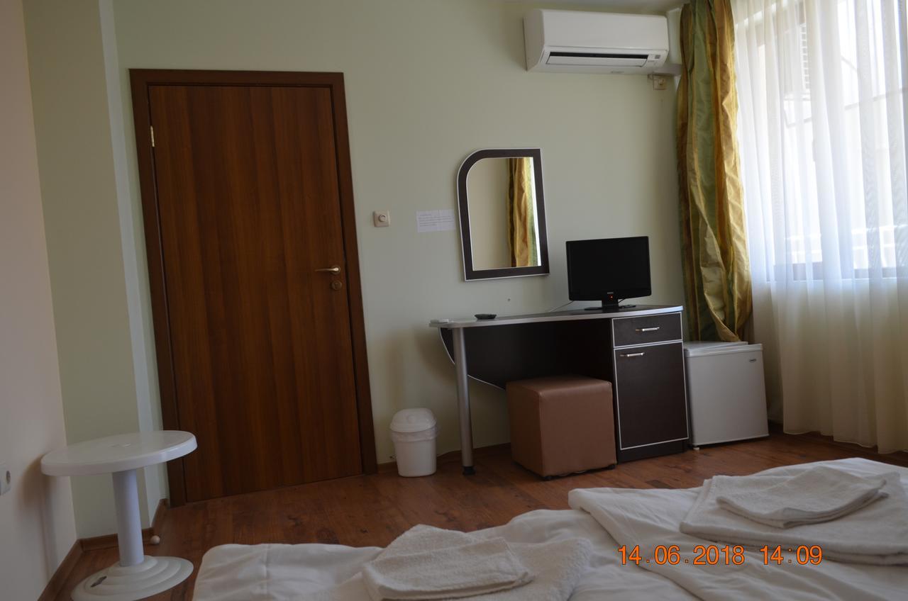 Guesthouse Opal Равда Екстер'єр фото