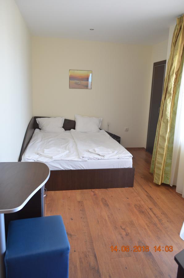 Guesthouse Opal Равда Екстер'єр фото