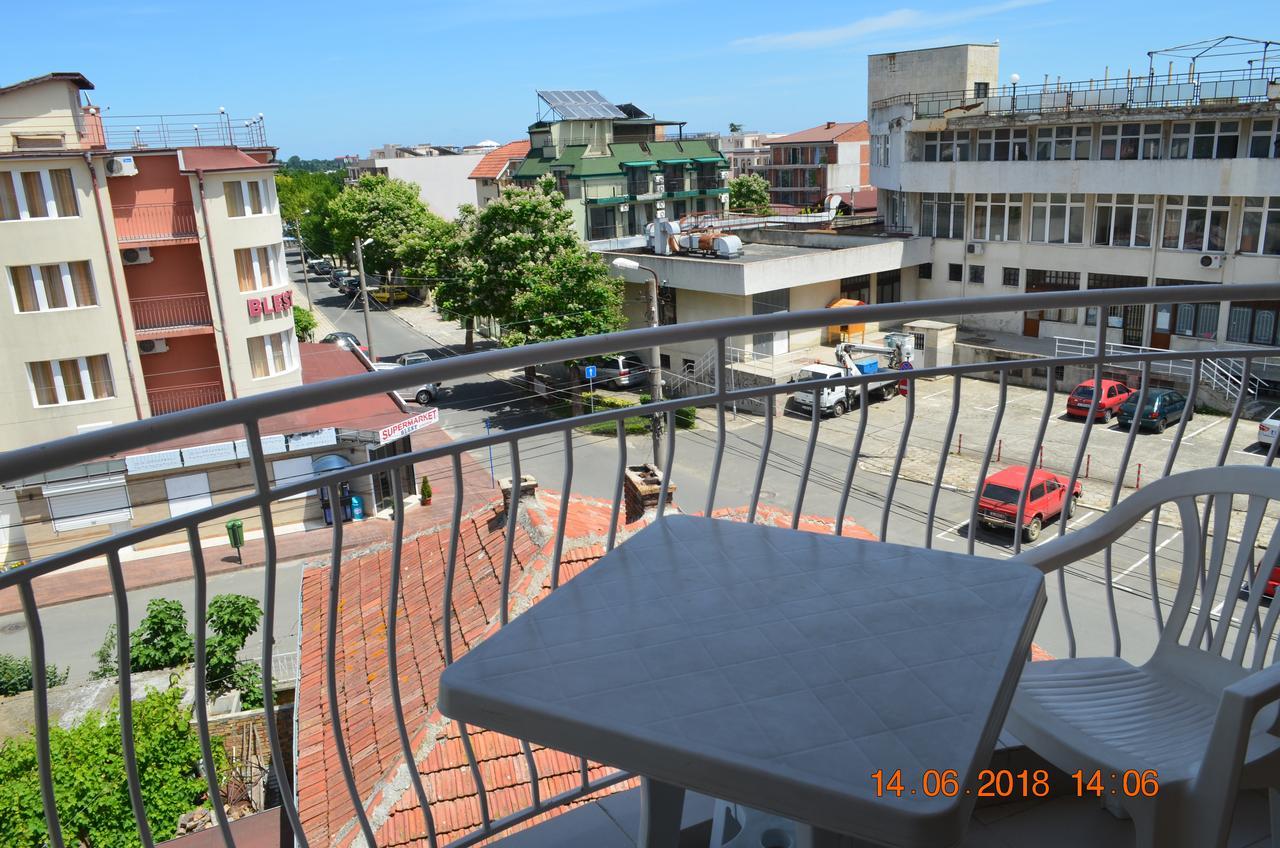 Guesthouse Opal Равда Екстер'єр фото