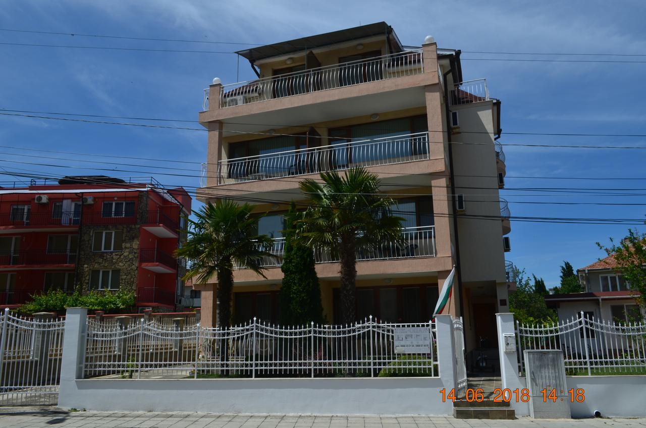 Guesthouse Opal Равда Екстер'єр фото