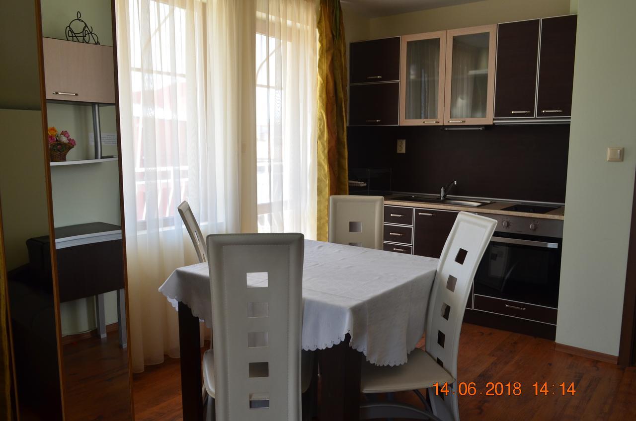Guesthouse Opal Равда Екстер'єр фото