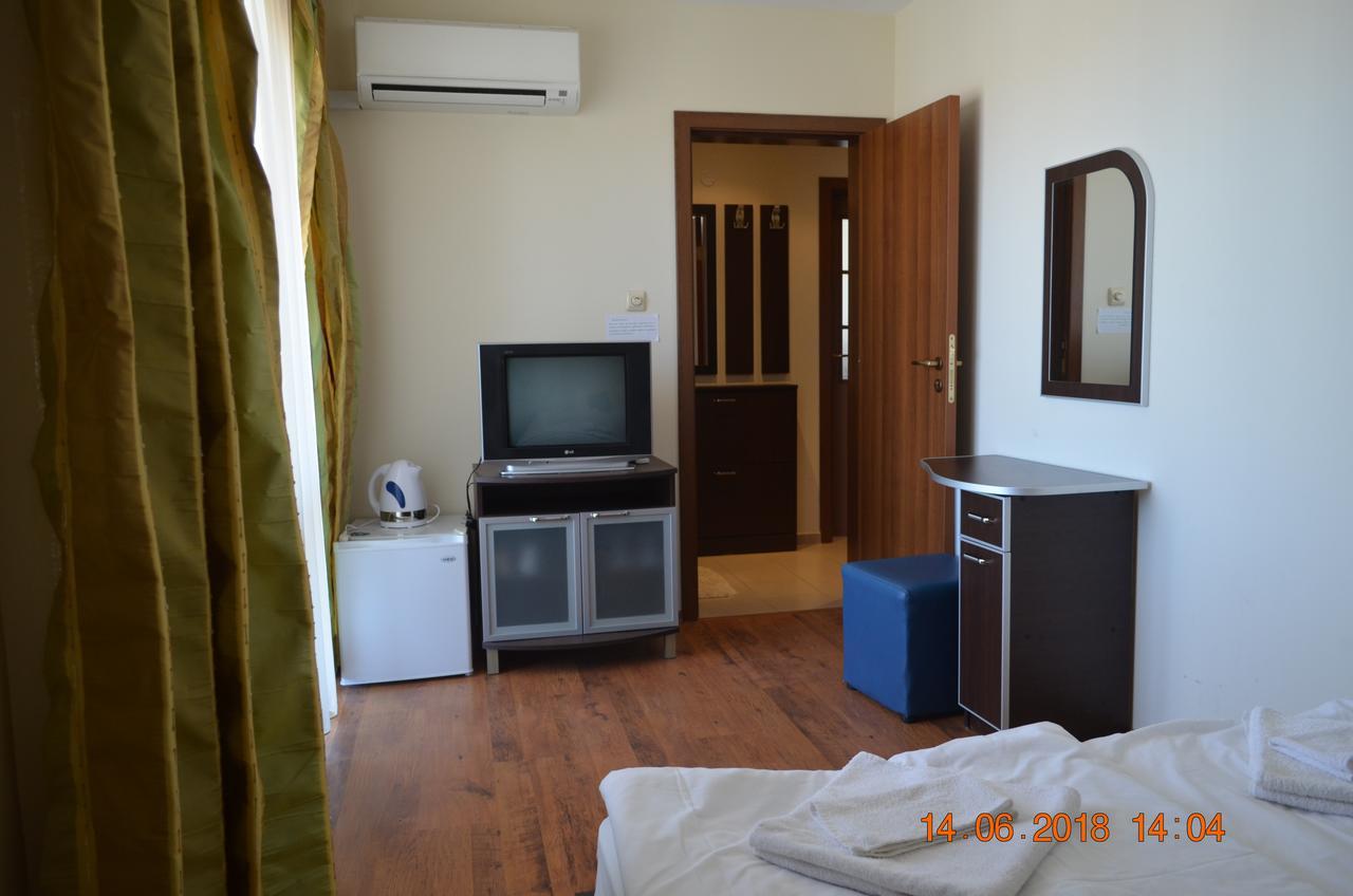 Guesthouse Opal Равда Екстер'єр фото