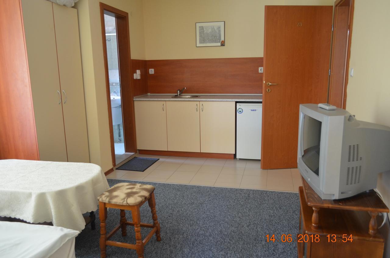 Guesthouse Opal Равда Екстер'єр фото