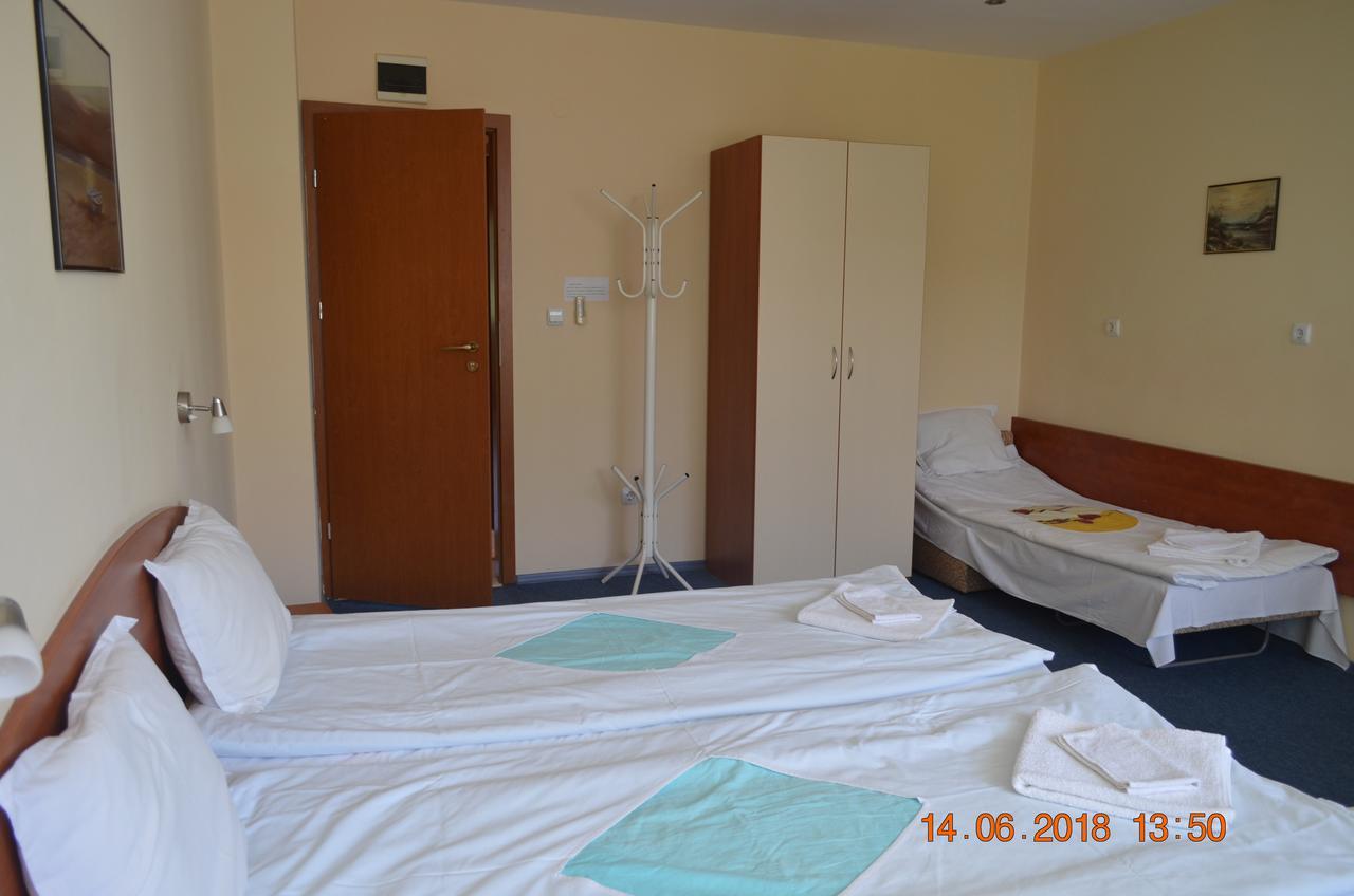 Guesthouse Opal Равда Екстер'єр фото