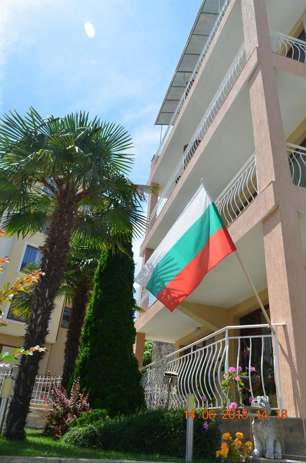 Guesthouse Opal Равда Екстер'єр фото